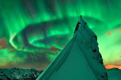 Snowy Peak In The Backgrounds Of The Northern Lights Wallpapers And ...