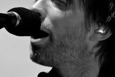 Download Wallpapers 640x960 Radiohead, Soloist, Singing, Microphone ...