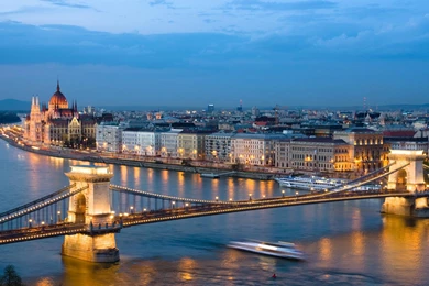 Budapest Bridge HD Wallpaper.jpg