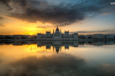 Hungarian parliament building 25843 1920x1200.jpg