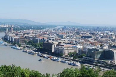 Download 1366x768 Budapest Wallpapers