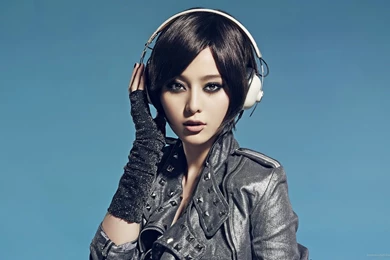 Download 1920x1080 Beautiful Asian Girl In White Headphones Wallpapers