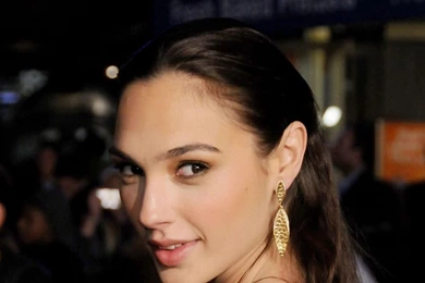 Gal gadot smile wallpaper hd beach 79e1fee6c0536877167aecb619e669ee large 107423.jpg