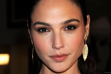 Download 1920x1080 Gal Gadot Gold Earrings Wallpapers