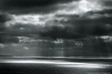 Beams Of Sunlight On Ocean Black & White Desktop Wallpapers ...