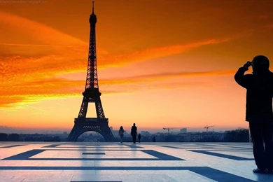 Amazing Eiffel Tower At Evening Time Wallpapers