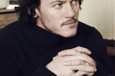 Sony Xperia Z1, ZL, Z, Samsung Galaxy S4, HTC One Luke Evans ...