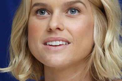 Alice Eve Photo, Pics, Wallpapers   Photo