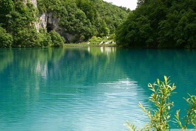Windows 8 hd turquoise lake wallpaper.jpg