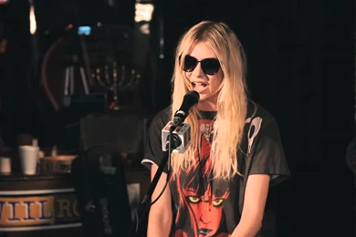 The Pretty Reckless   Make Me Wanna Die & Going To Hell (acoustic ...