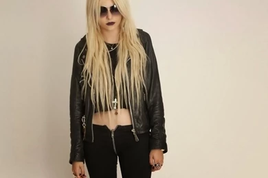 The Pretty Reckless Zone: Mobile Wallpapers : Taylor Momsen