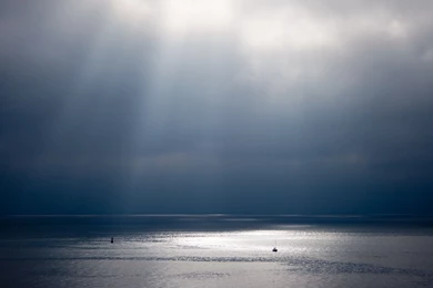 Download Wallpapers 2560x1440 Beams, Sun, Water, Sky, Light, Shine ...