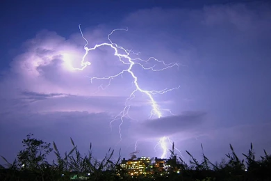 Wallpaper: Lightning Wallpapers