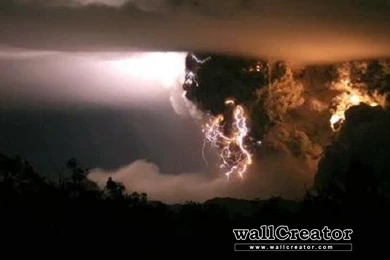 Chilean Volcano And Thunderstorm   1024 / 768 Wallpapers