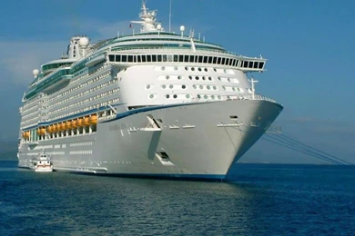 Luxury Cruise Ship At Night (id: 104218) – BUZZERG