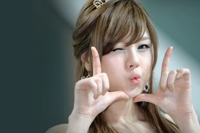 Beautiful Women Wallpapers HD 1024x576.jpg