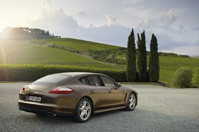Porsche Panamera_4_2011_3000x1560_wallpaper_01.jpg