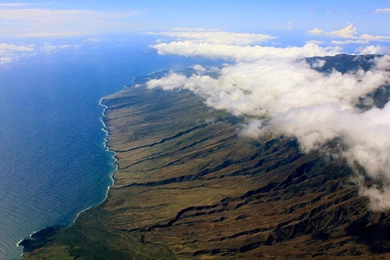 Cloud Blanket Over Maui Wallpapers   Nature Wallpapers