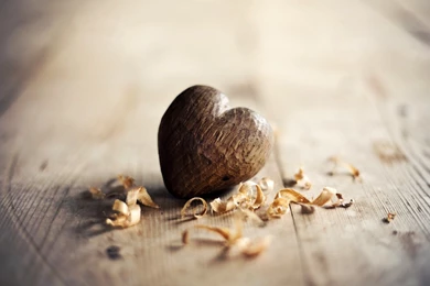 Wood heart on the wood floor 1920x1200 photography desktop wallpaper 26900.jpg