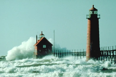 Lighthouse Wave – BUZZERG