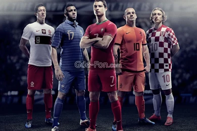 383997_futbol_ronaldo_5833x4961_www.Gde Fon.com.jpg