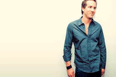 Gorgeous Ryan Reynolds Wallpapers