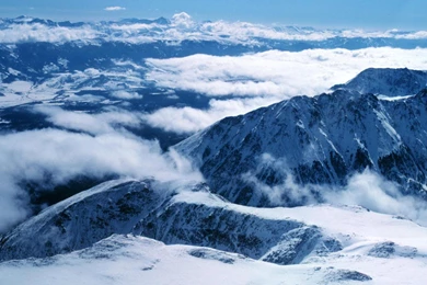 SNOW FLYING IN THE NORTH POLE WALLPAPER   (