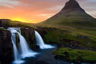 Waterfall Mountain Wallpaper 1024x768.jpg