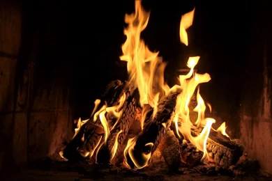 Fireplace In Full HD With Real Crackling Sound (This Fire Actually ...