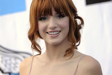 Bella Thorne HD Wallpapers