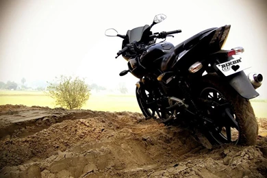 Bajaj Pulsar 220 Wallpaper 14