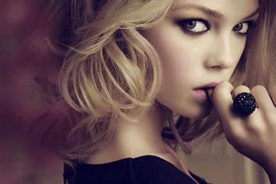 Cute girl 256113.jpg