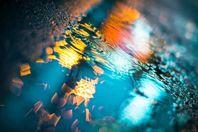 Rainy Lights Windows 8.1/10 Theme And Wallpapers