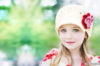 Pretty Cute Baby Girl Wallpaper.