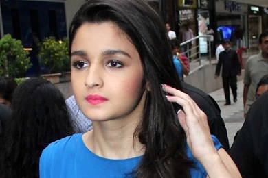 Popular Bollywood Actress Alia Bhatt In Red Lips And Blue Dress HD ...