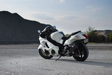 Suzuki Hayabusa GSX1300R 2015 HD Wallpapers