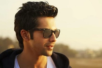 Download Free Latest HD Varun Dhawan Wallpapers