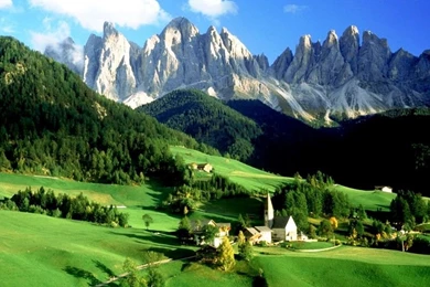 Beautiful Green Hills Wallpapers