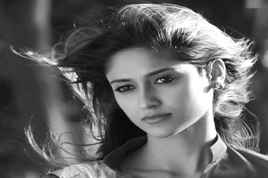 Download black and white wallpapers of ileana d cruz 6908.jpeg