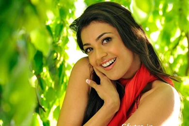 Kajal Agarwal Kissing Images   All Wallpapers New