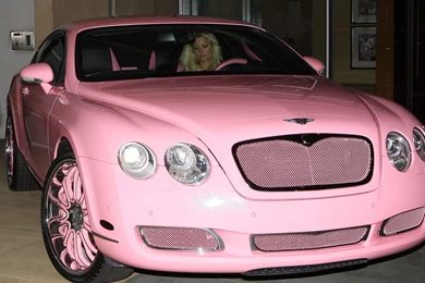 940x580px Pink Cars On The Exposition