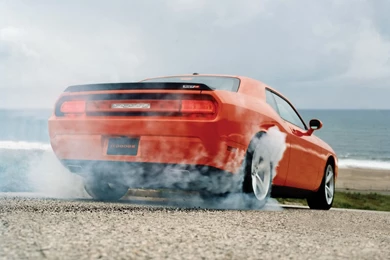 2008 Dodge Challenger SRT8   Burnout At Shore   1600x1200   Wallpapers