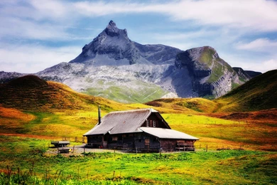 Mountain House Beautiful Scenery Wallpapers HD Download