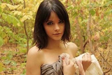 1366x768 Cute Girl Desktop Wallpapers