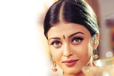 Download Aishwarya Rai Bachcha Emotional Face Wallpapers