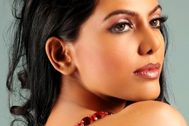 Natasha Suri Wallpapers   (1024x768) : Indya101.com