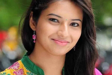 CUTE ACTRESS FACE HD WALLPAPERS