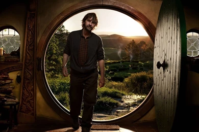 Peter Jackson In A Hobbit House Wallpapers   Male Celebrity ...