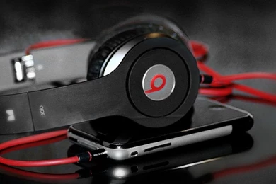 Download Beats Solo HD And iPhone Wallpapers For HTC Desire
