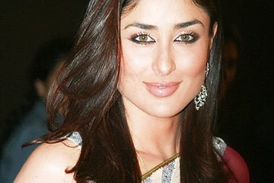SHE FASHION CLUB: Kareena Kapoor In Saree Wallpapers